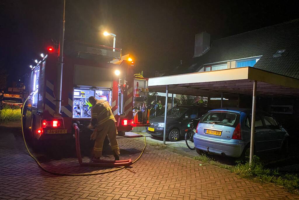 Woning vol rook, bewoners vluchten huis uit