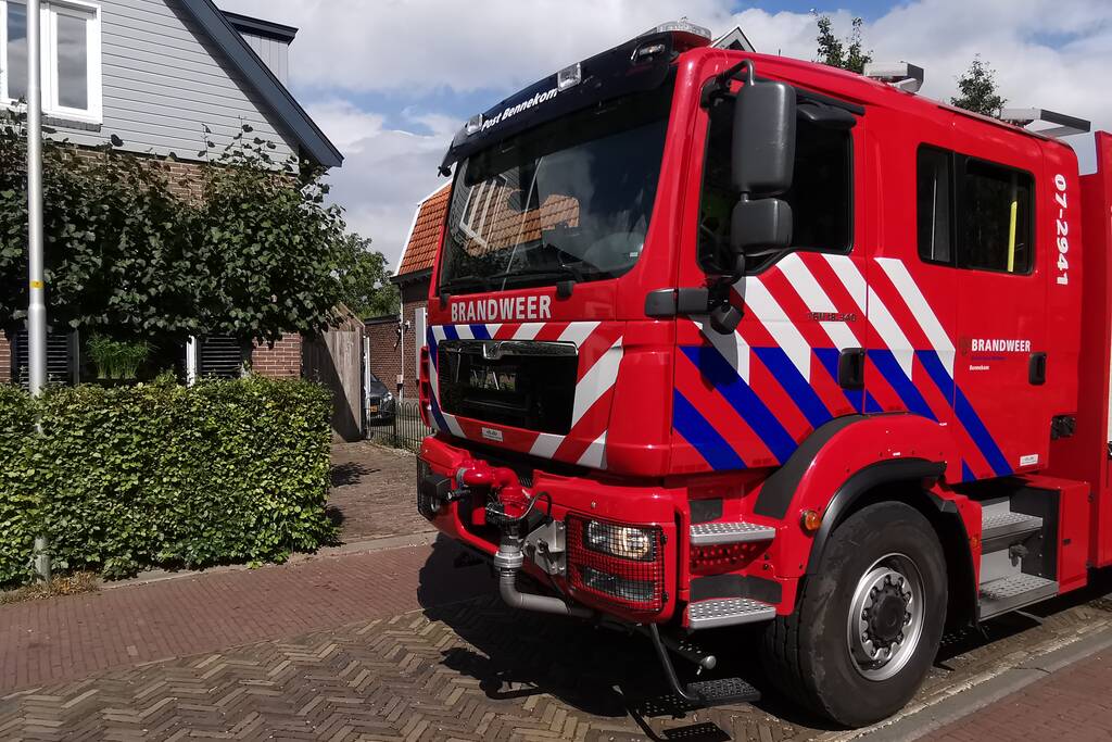 Brandweer doet onderzoek naar gaslucht in woning
