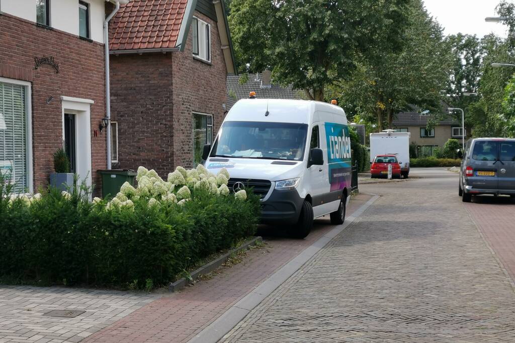 Brandweer doet onderzoek naar gaslucht in woning