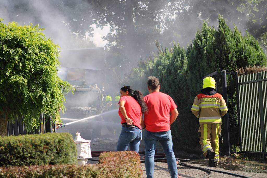 Vrachtwagen volledig verwoest door brand