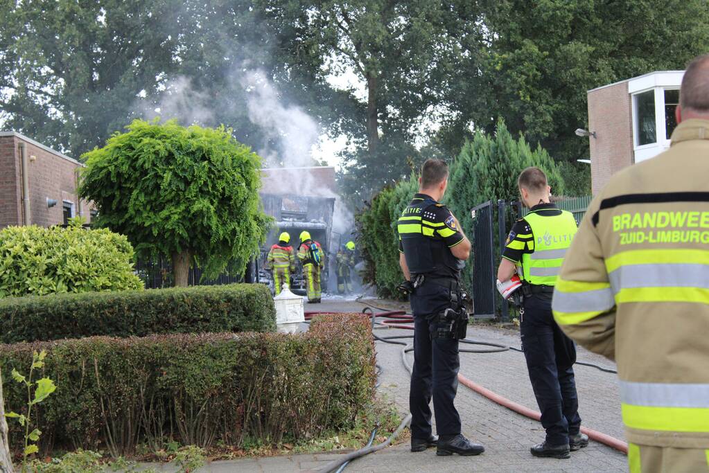 Vrachtwagen volledig verwoest door brand