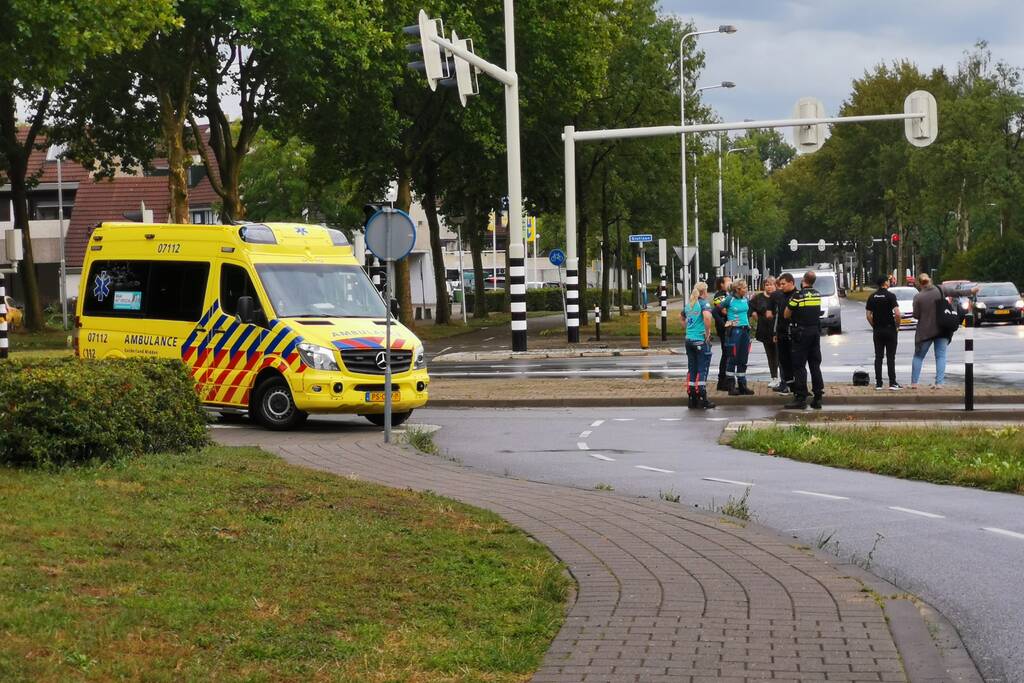 Bezorger aangereden door bestelbus