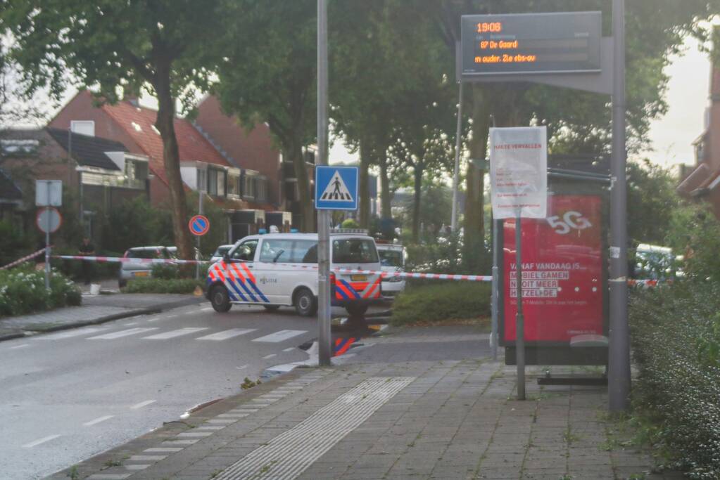 Mogelijk geschoten bij bushalte in Waterland