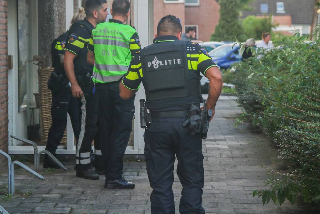 Mogelijk geschoten bij bushalte in Waterland