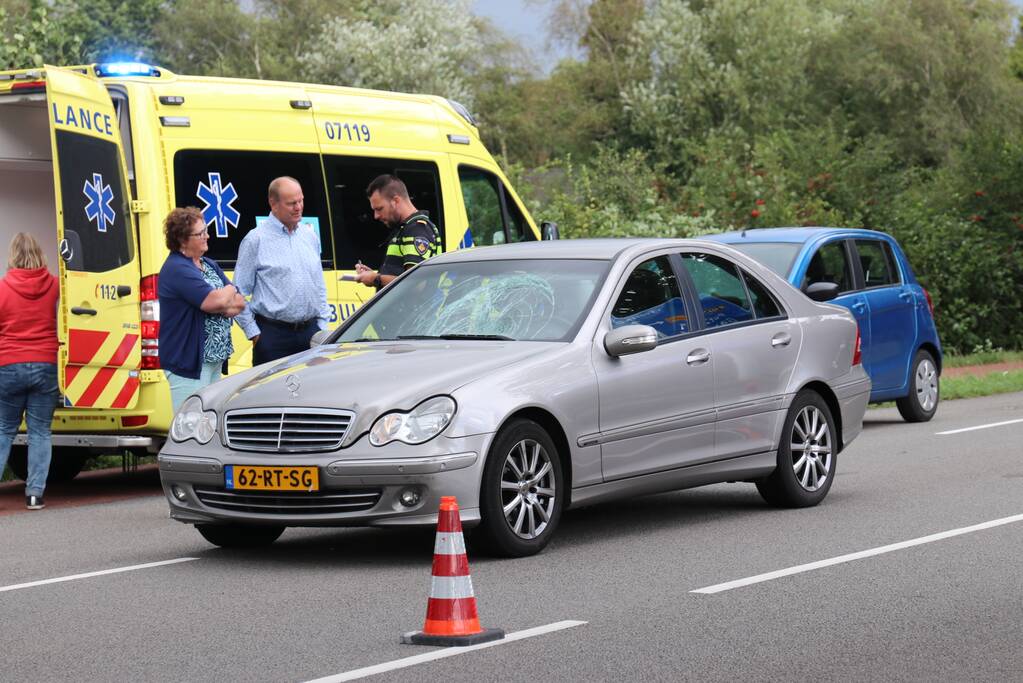 Jongeman geschept door auto