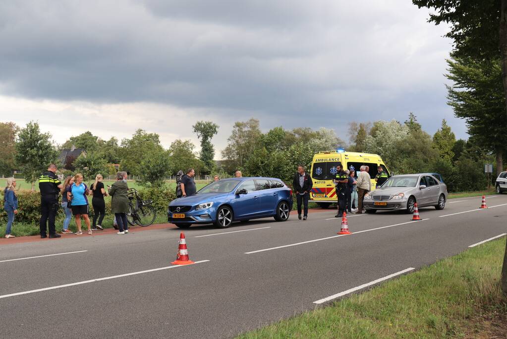 Jongeman geschept door auto