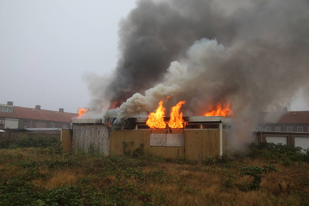 Uitslaande brand verwoest leegstaand pand