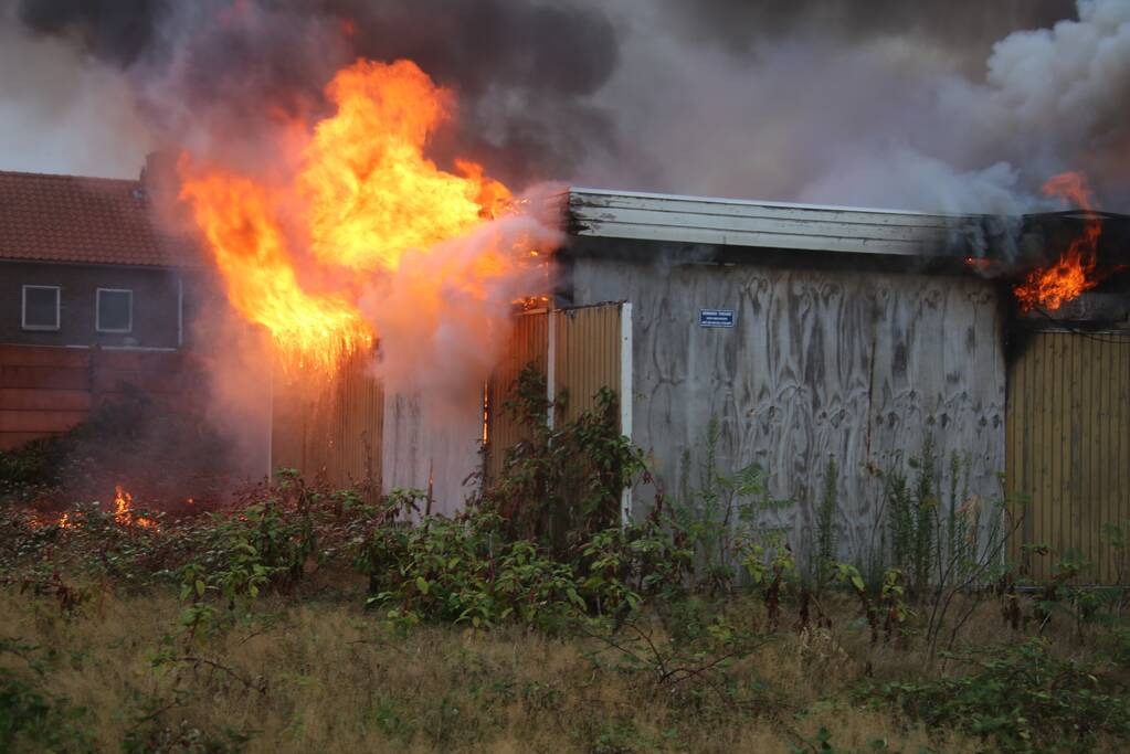 Uitslaande brand verwoest leegstaand pand