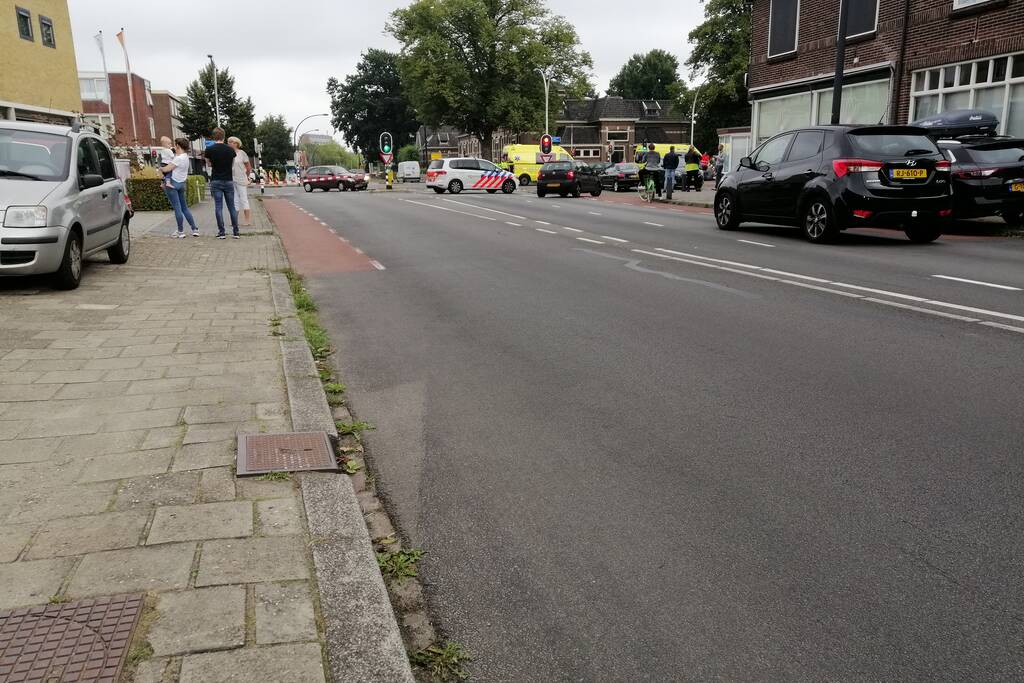 Veel schade bij aanrijding tussen twee auto's