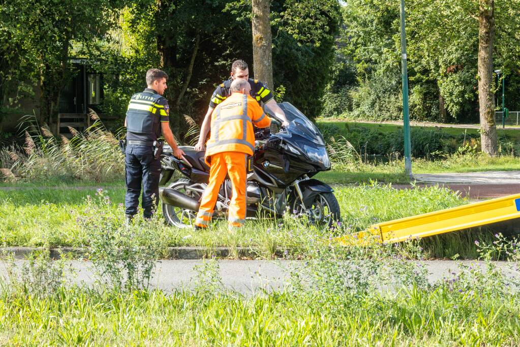 Motorrijder gewond naar ziekenhuis na harde val