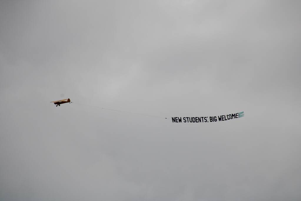 Nieuwe studenten verwelkomd vanuit de lucht
