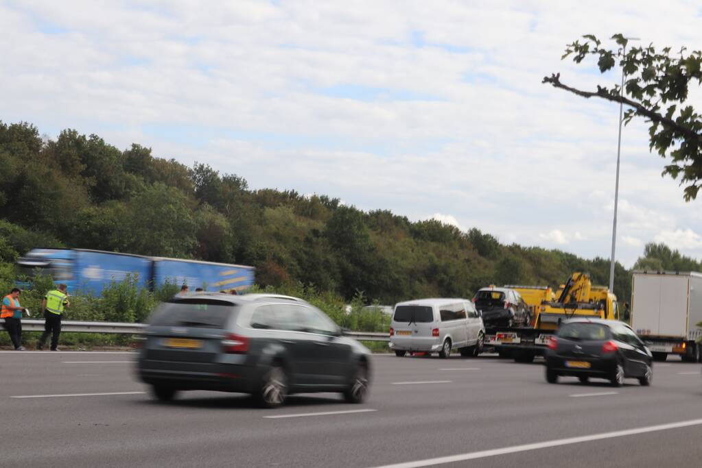 Veel schade bij verkeersongeval op snelweg