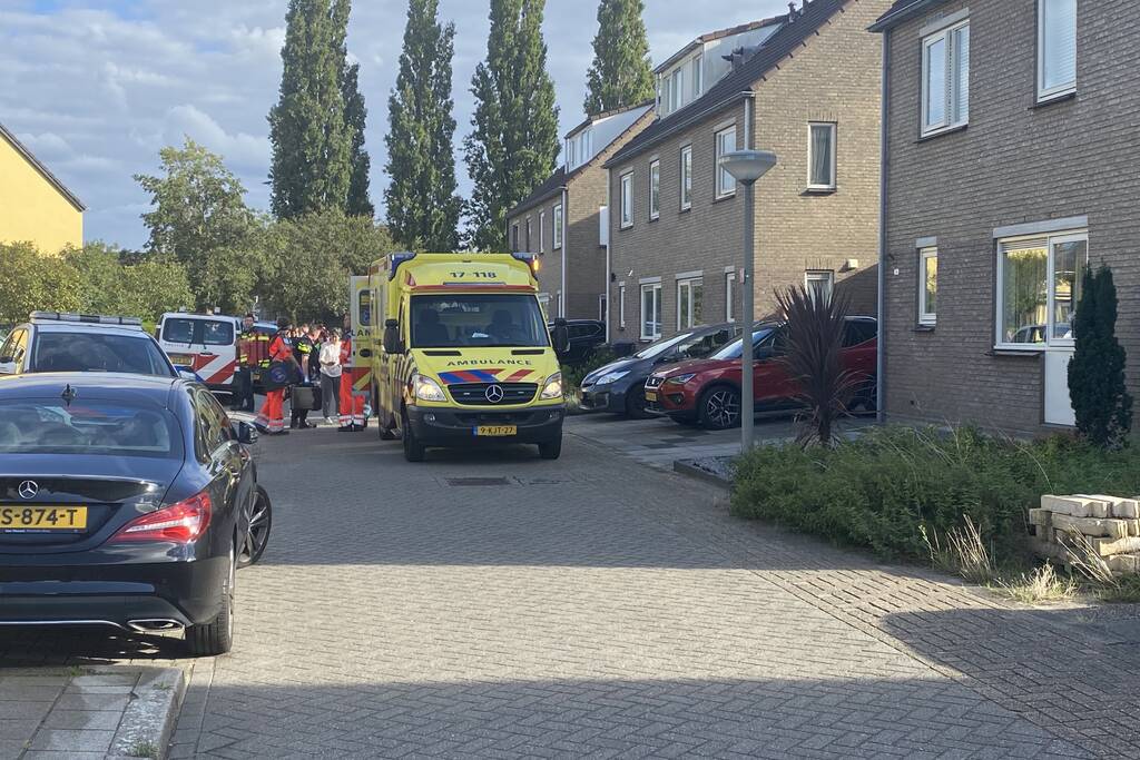 Persoon zwaargewond bij opensnijden kokosnoot