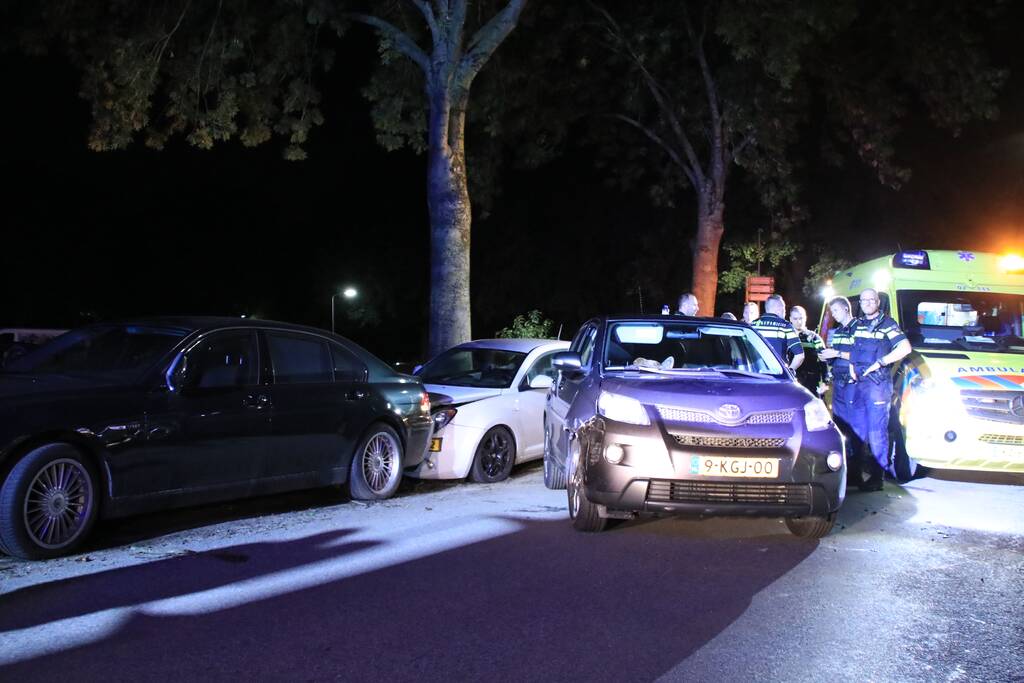 Gewonde bij aanrijding tussen meerdere voertuigen