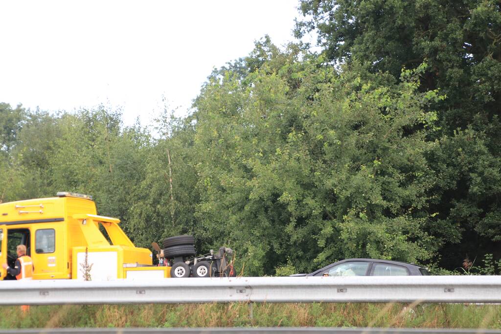 Flinke file tussen Barneveld en Amersfoort door kop-staart botsing