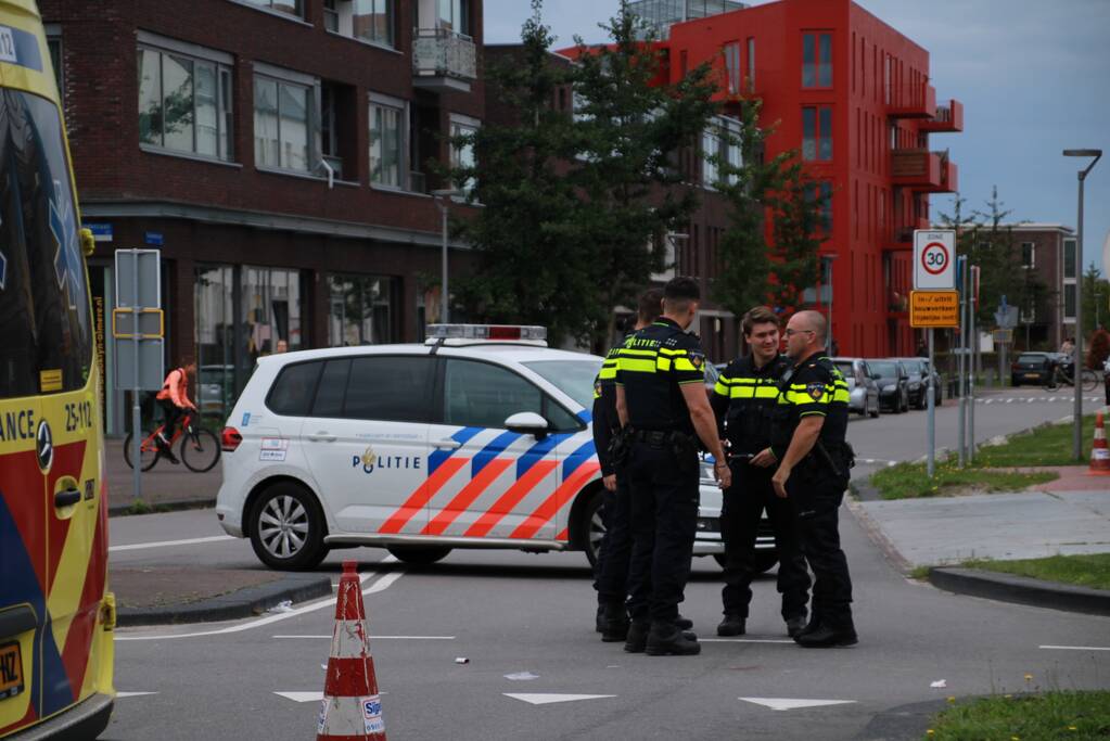Voetganger ernstig gewond na botsing met bestelbus
