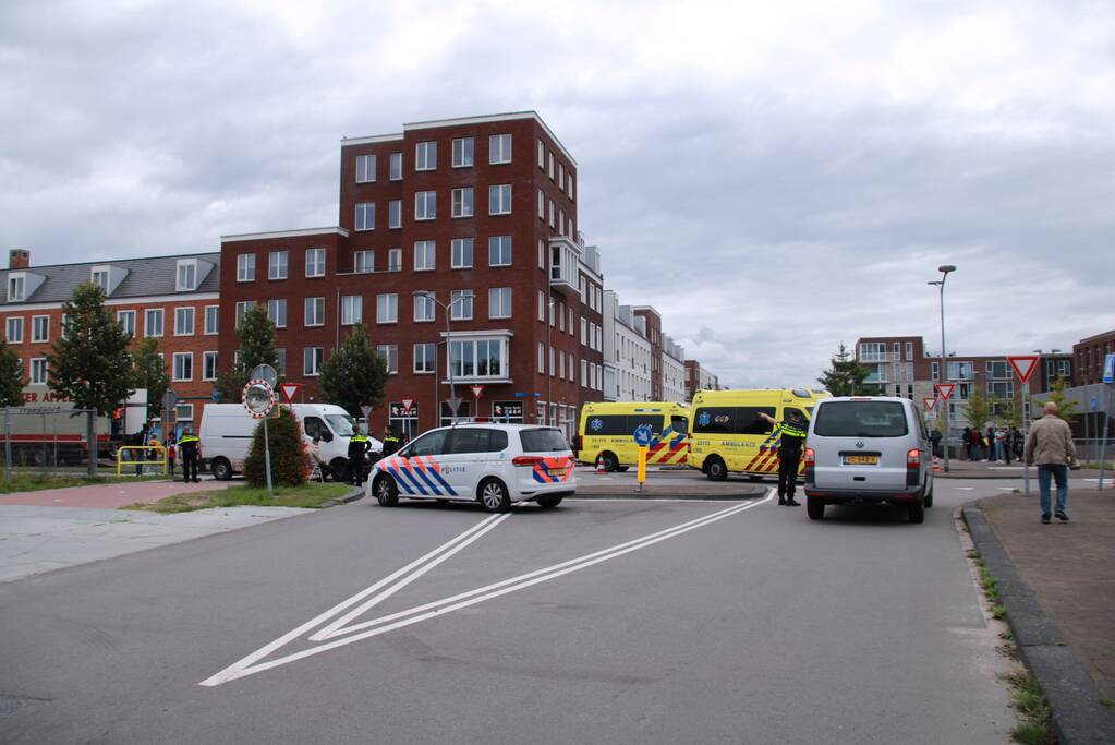 Voetganger ernstig gewond na botsing met bestelbus