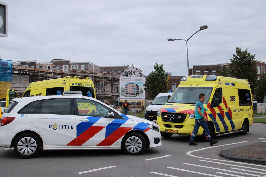 Voetganger ernstig gewond na botsing met bestelbus