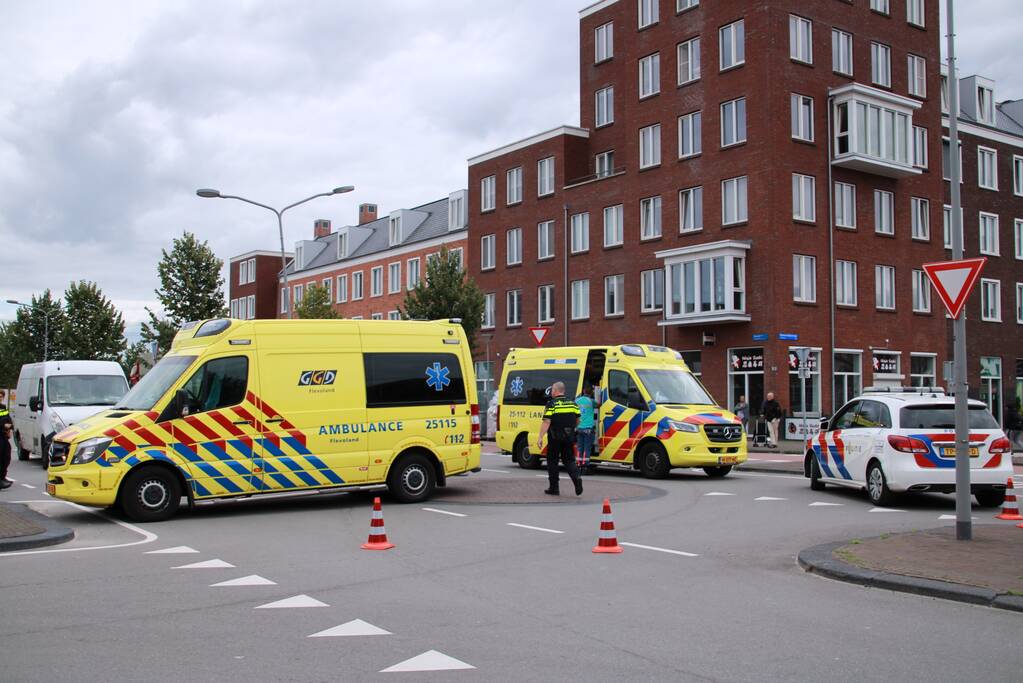 Voetganger ernstig gewond na botsing met bestelbus