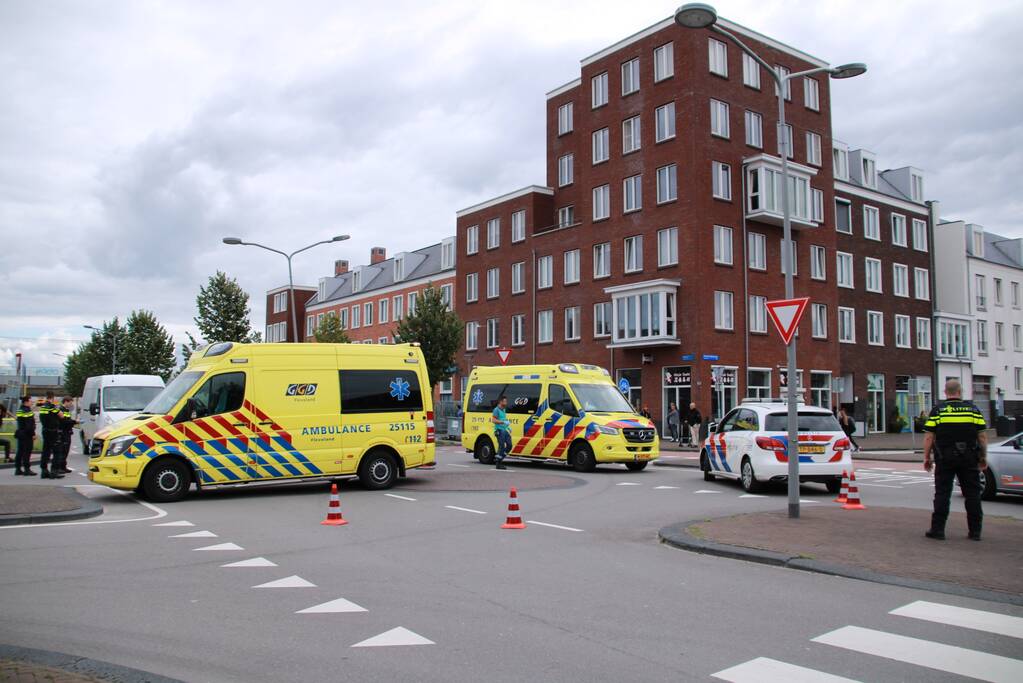 Voetganger ernstig gewond na botsing met bestelbus