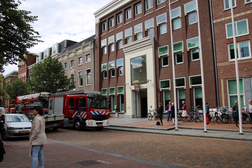 Provinciehuis ontruimd na mogelijk brand