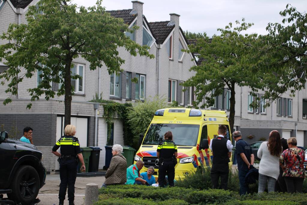 Kind op fiets aangereden door auto