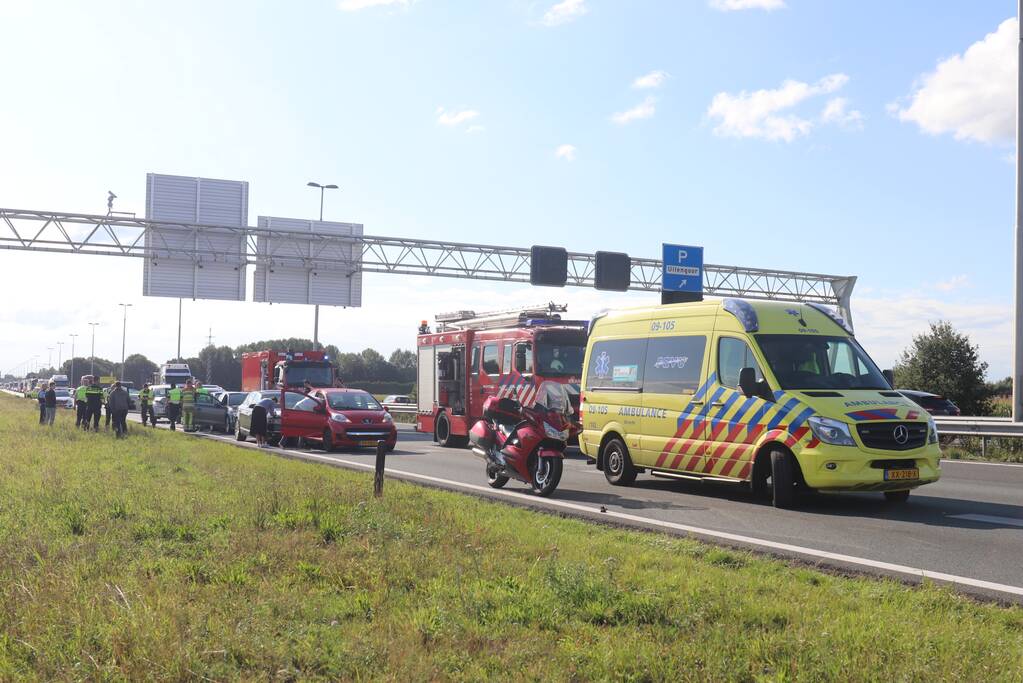 Meerdere gewonden bij ongeval op snelweg met meerdere voertuigen