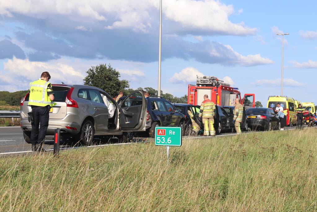 Meerdere gewonden bij ongeval op snelweg met meerdere voertuigen