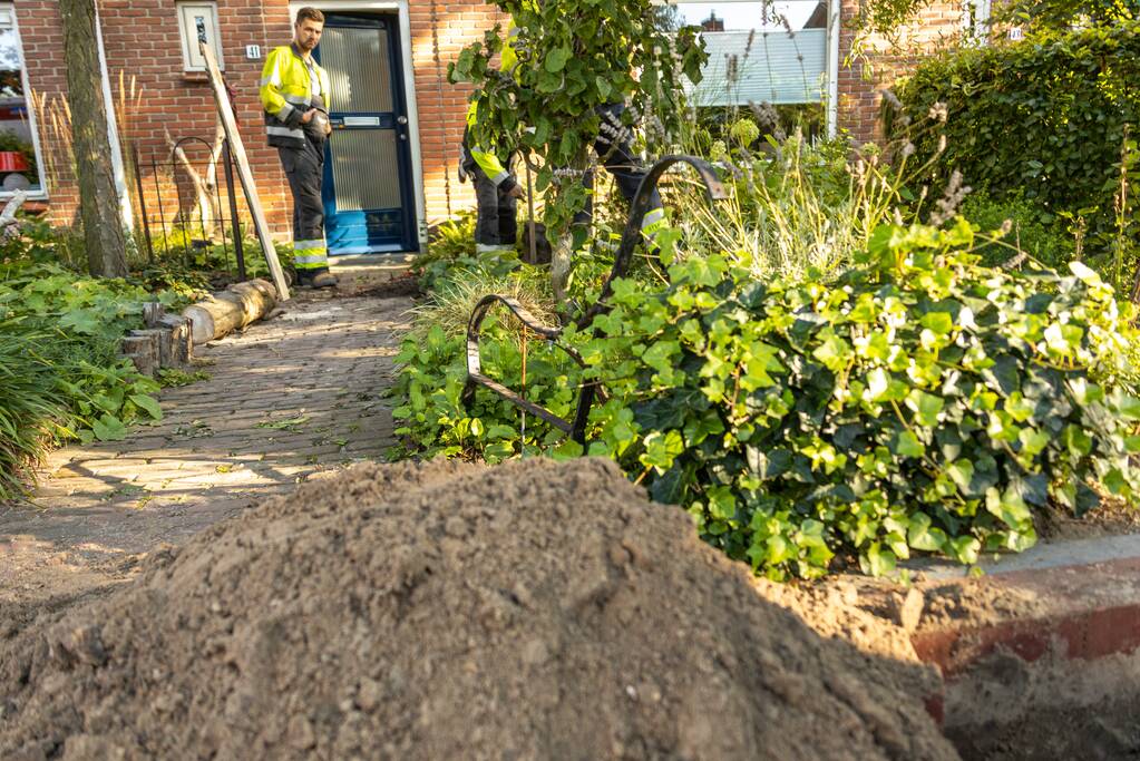 Gasleiding geraakt bij plaatsen tuinbank