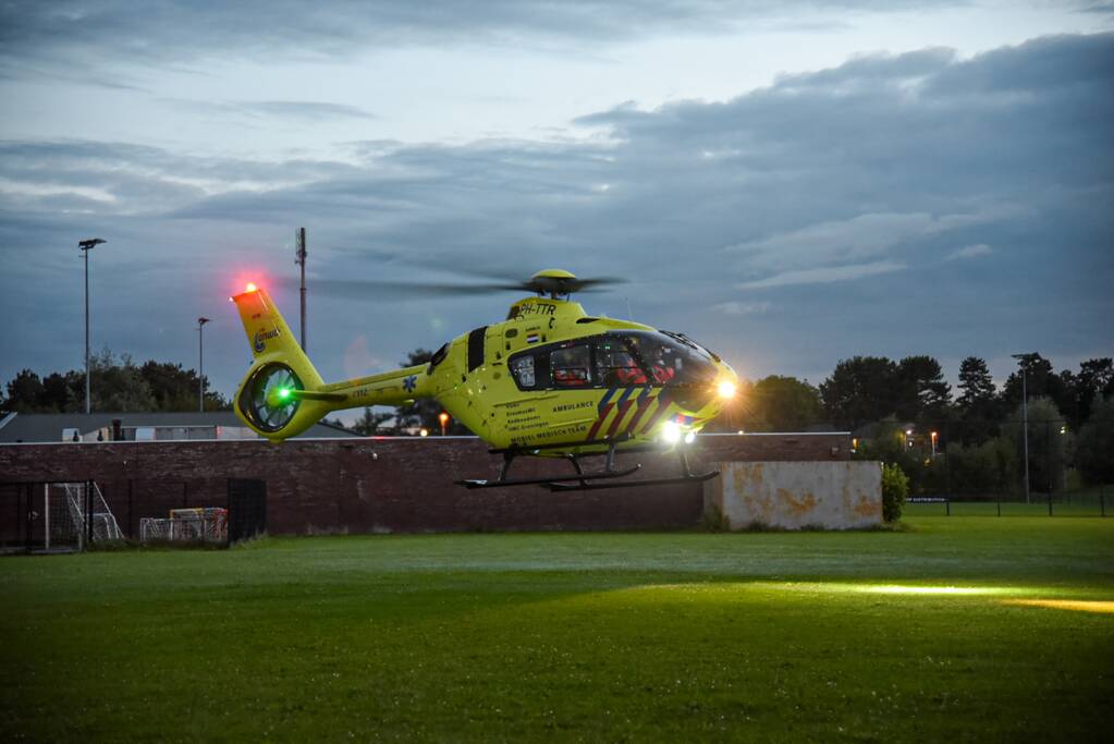 Traumahelikopter trekt bekijks van omstanders