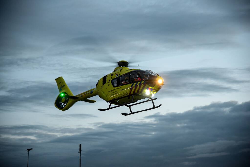 Traumahelikopter trekt bekijks van omstanders