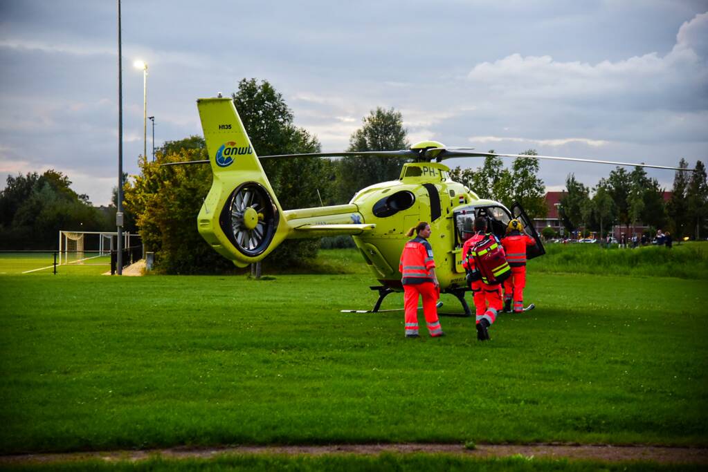Traumahelikopter trekt bekijks van omstanders