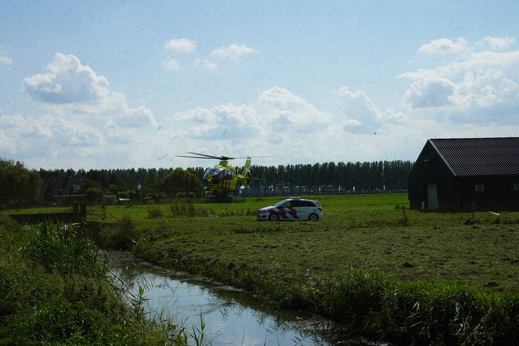 Traumahelikopter landt voor incident bij boerderij