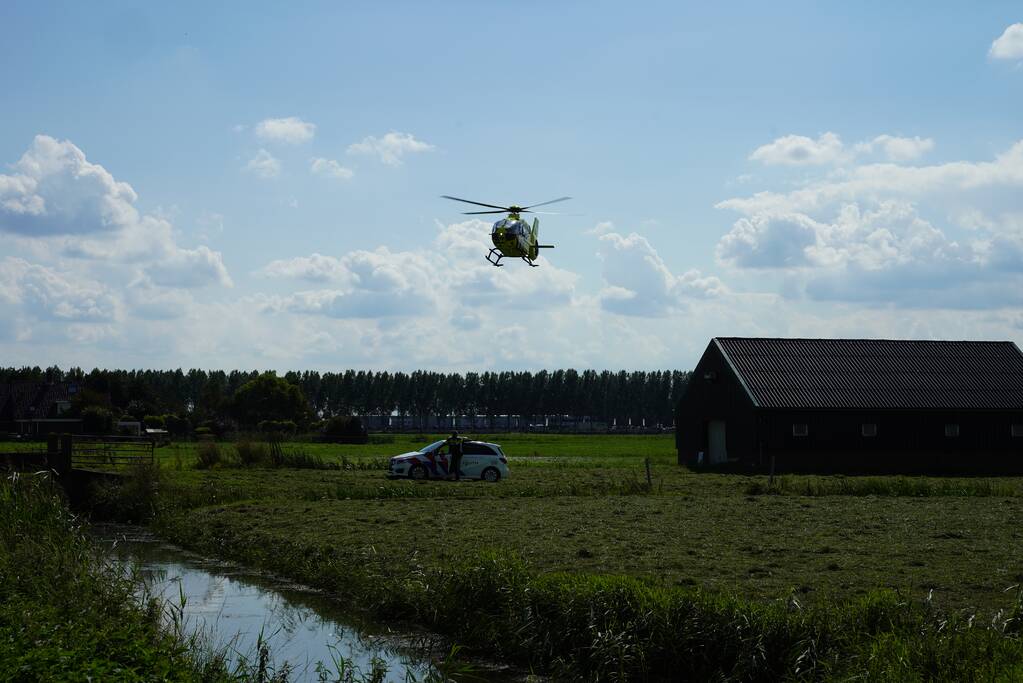Traumahelikopter landt voor incident bij boerderij
