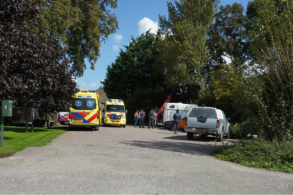 Traumahelikopter landt voor incident bij boerderij