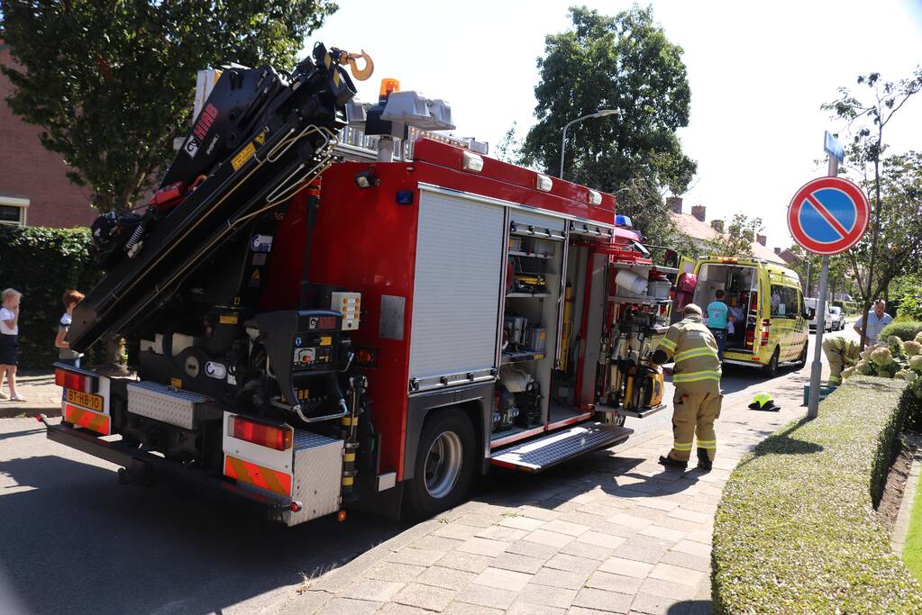 Hark doorboord voet van man en zit muurvast