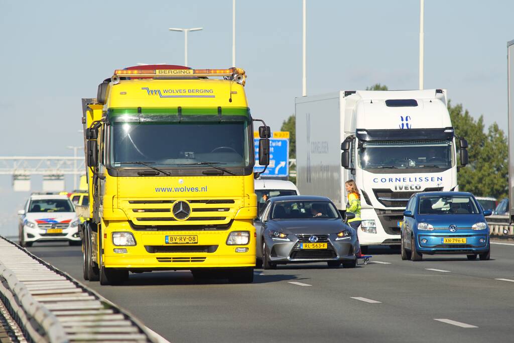 Aanrijding tussen meerdere voertuigen op A28