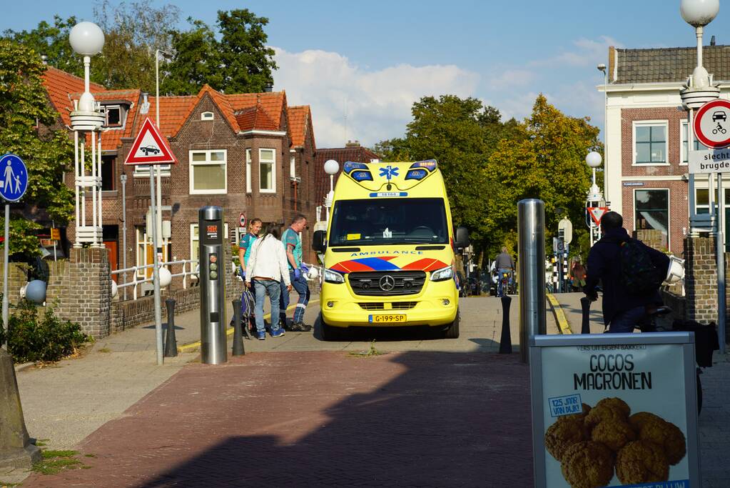 Fietser rijdt voetganger aan in winkelgebied