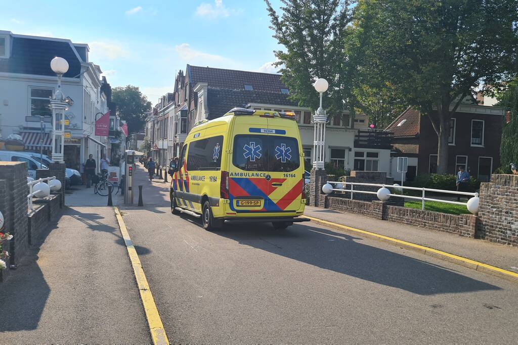 Fietser rijdt voetganger aan in winkelgebied