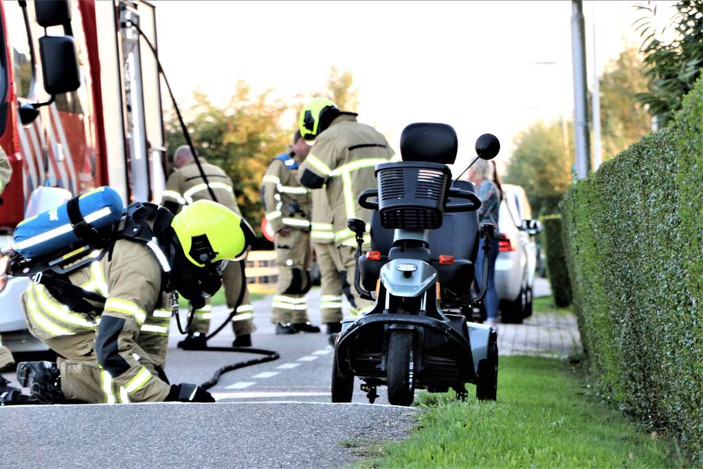 Scootmobiel vliegt in brand