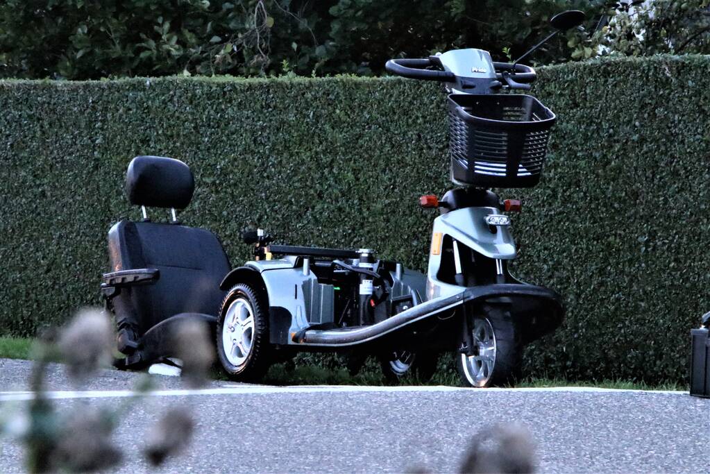 Scootmobiel vliegt in brand