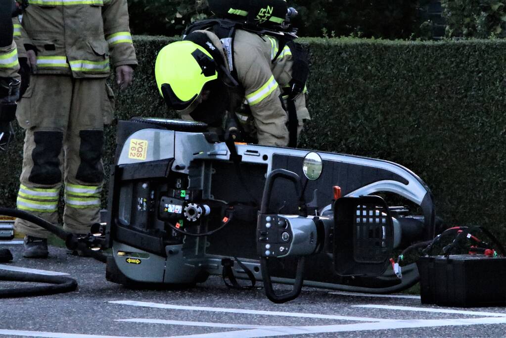 Scootmobiel vliegt in brand
