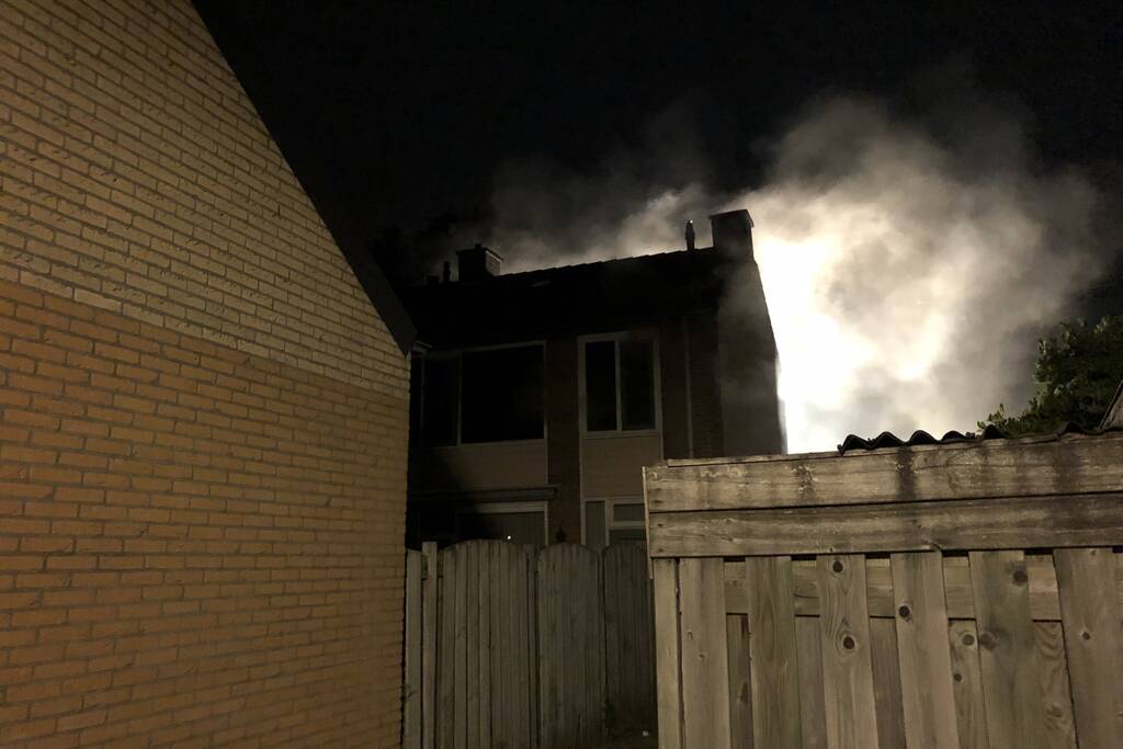 Veel rook bij brand in woning