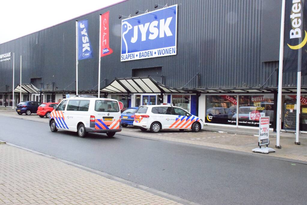 Politie-invasie na overval op JYSK