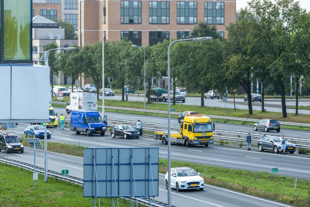 Meerdere voertuigen betrokken bij verkeersongeval op snelweg