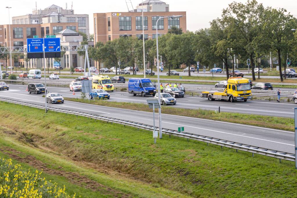 Meerdere voertuigen betrokken bij verkeersongeval op snelweg