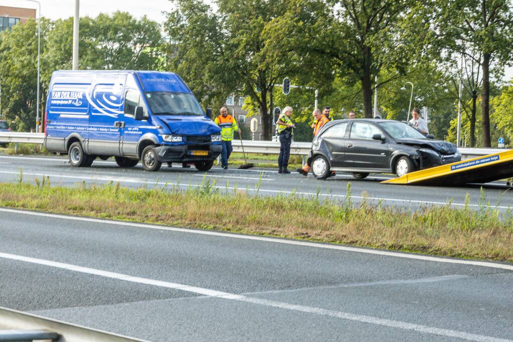 Meerdere voertuigen betrokken bij verkeersongeval op snelweg