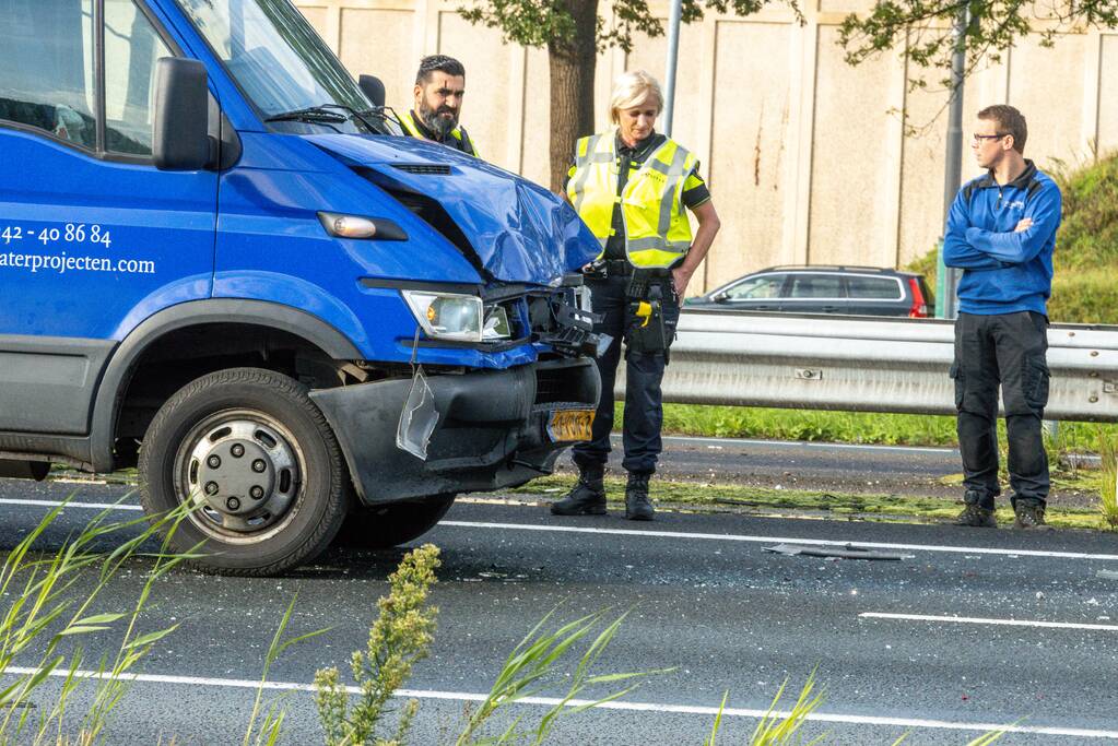Meerdere voertuigen betrokken bij verkeersongeval op snelweg