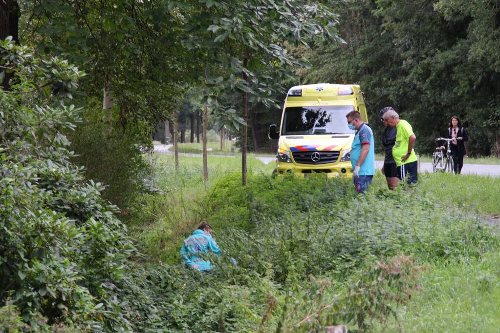 Persoon in greppel gevallen