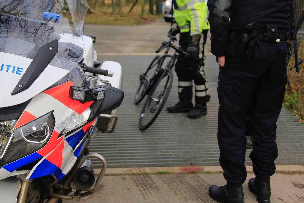 Politiebiker aangevallen tijdens coronademonstratie